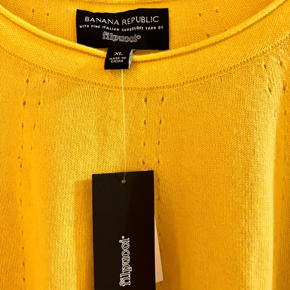 Banana Republic Sweater - Picture 3 of 3